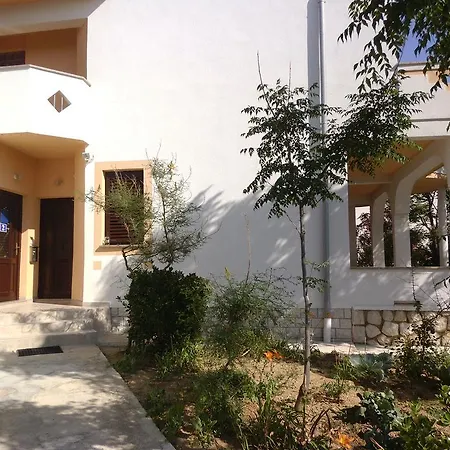 Apartments Kresimir Beauty With Shadow Trees And Parking Place Pag Town Habitación foto