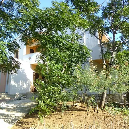 Apartments Kresimir Beauty With Shadow Trees And Parking Place Pag Town Habitación foto