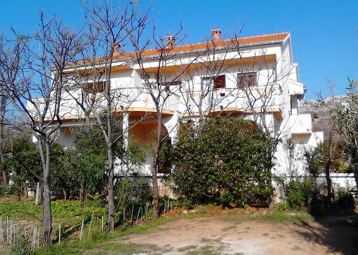 Apartments Kresimir Beauty With Shadow Trees And Parking Place
