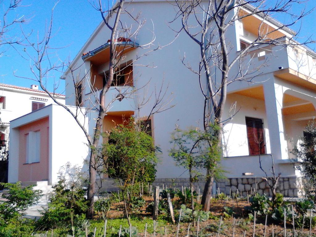 Kresimir Beauty With Shadow Trees And Parking Place * Pag Town