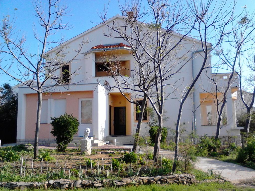 Kresimir Beauty With Shadow Trees And Parking Place Pag Town
