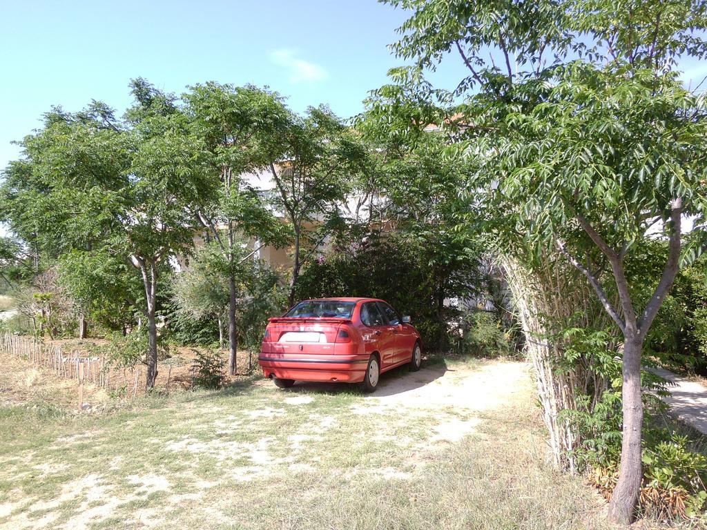 Kresimir Beauty With Shadow Trees And Parking Place Apartment Pag Town